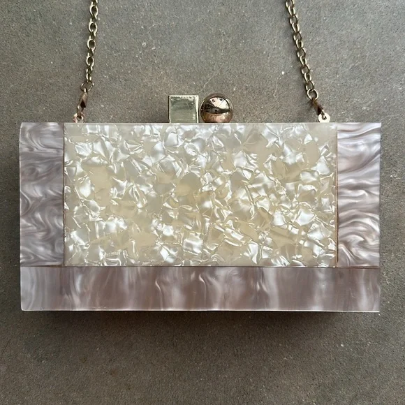 Pearl Clutch - Picture 4 of 10